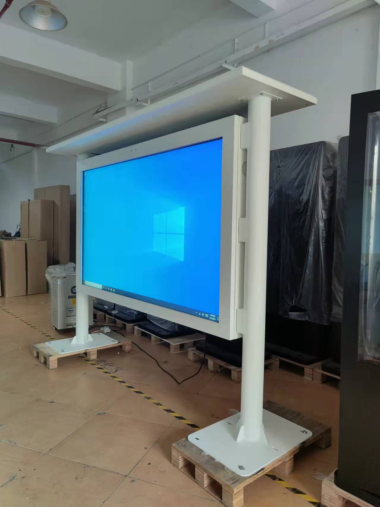 Outdoor 65” Floor-standing LCD Ad Player case Outdoor 65” Floor-standing LCD Ad Player case